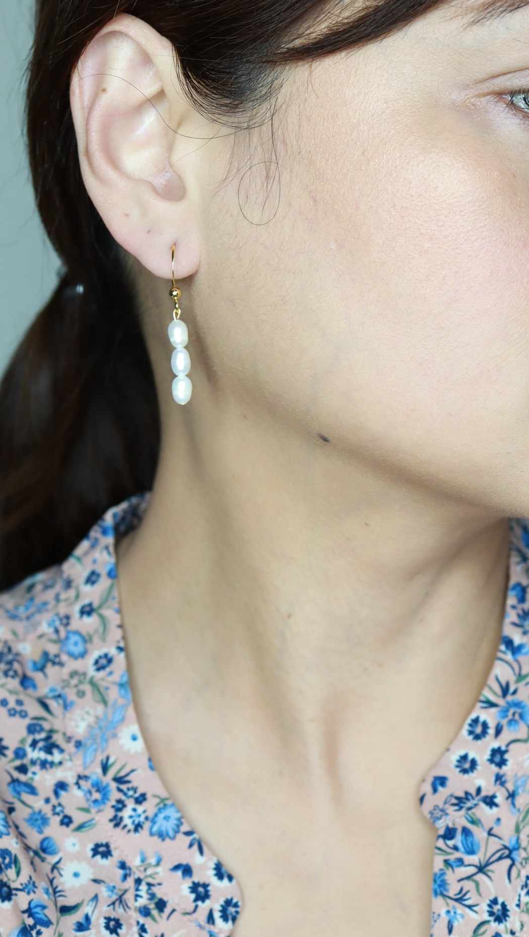 white baroque dangling earrings