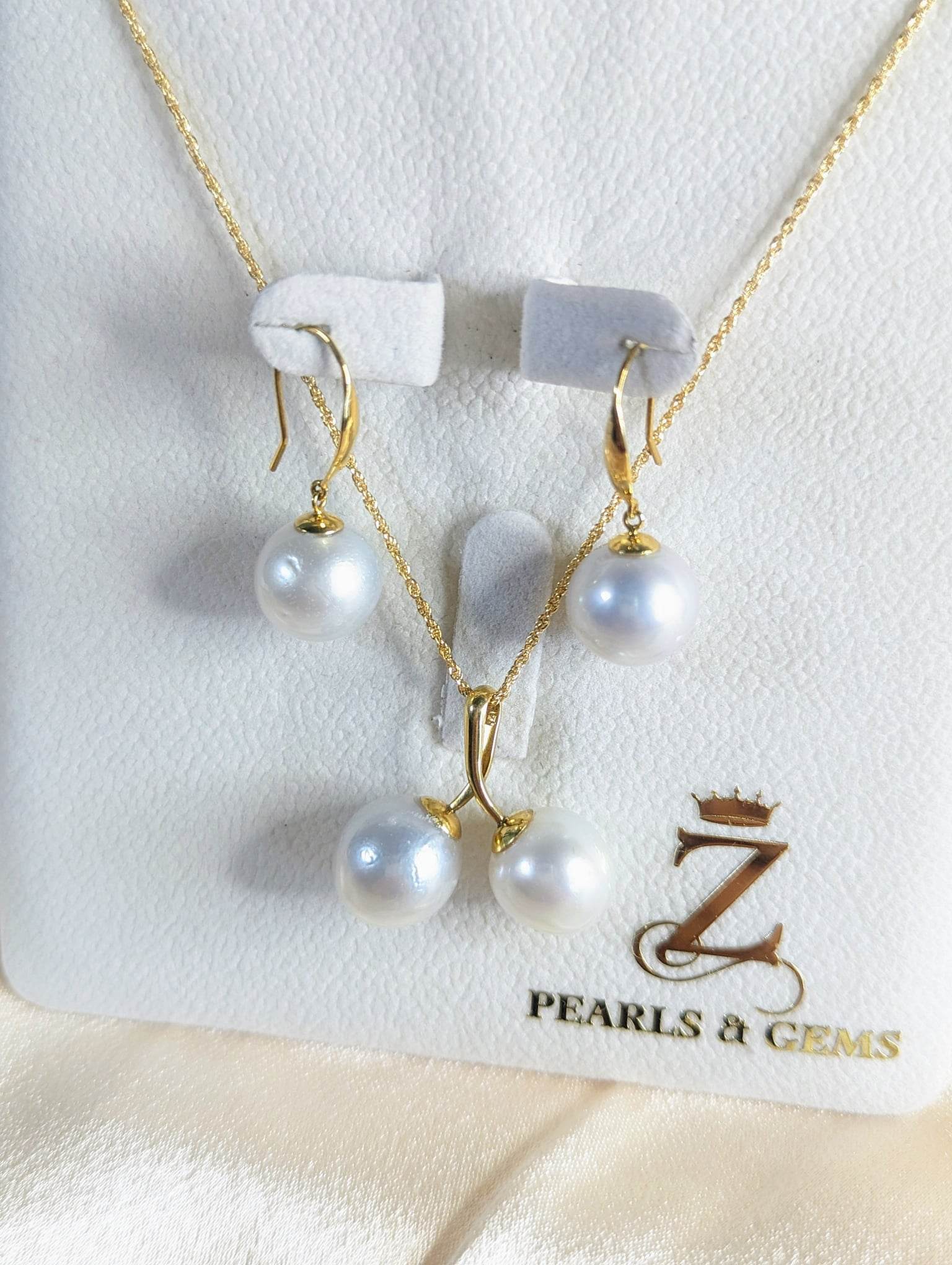 South sea pearls chain  Pearl necklace designs, Pearl jewelry design, Pearl  jewelry sets