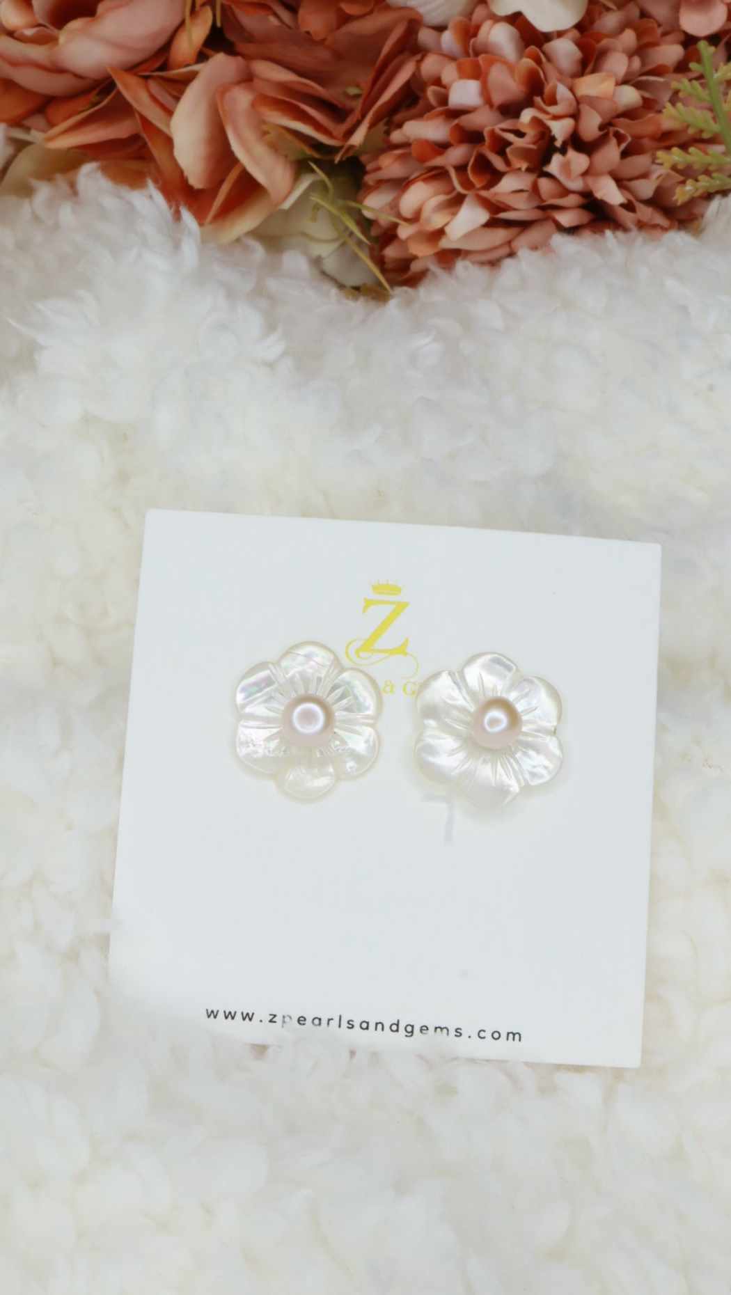 Mother of Pearl flower stud earrings