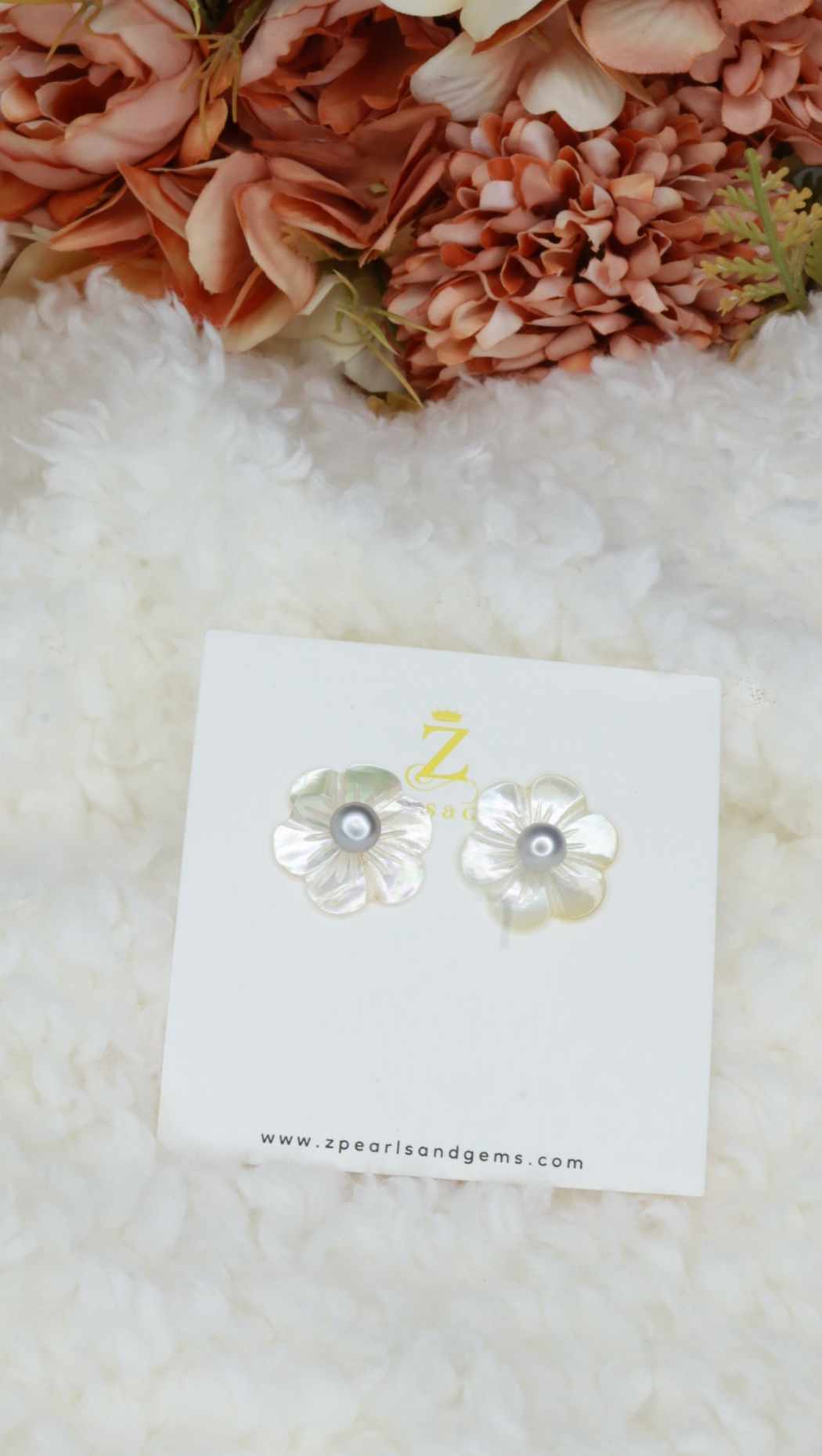 Mother of Pearl flower stud earrings