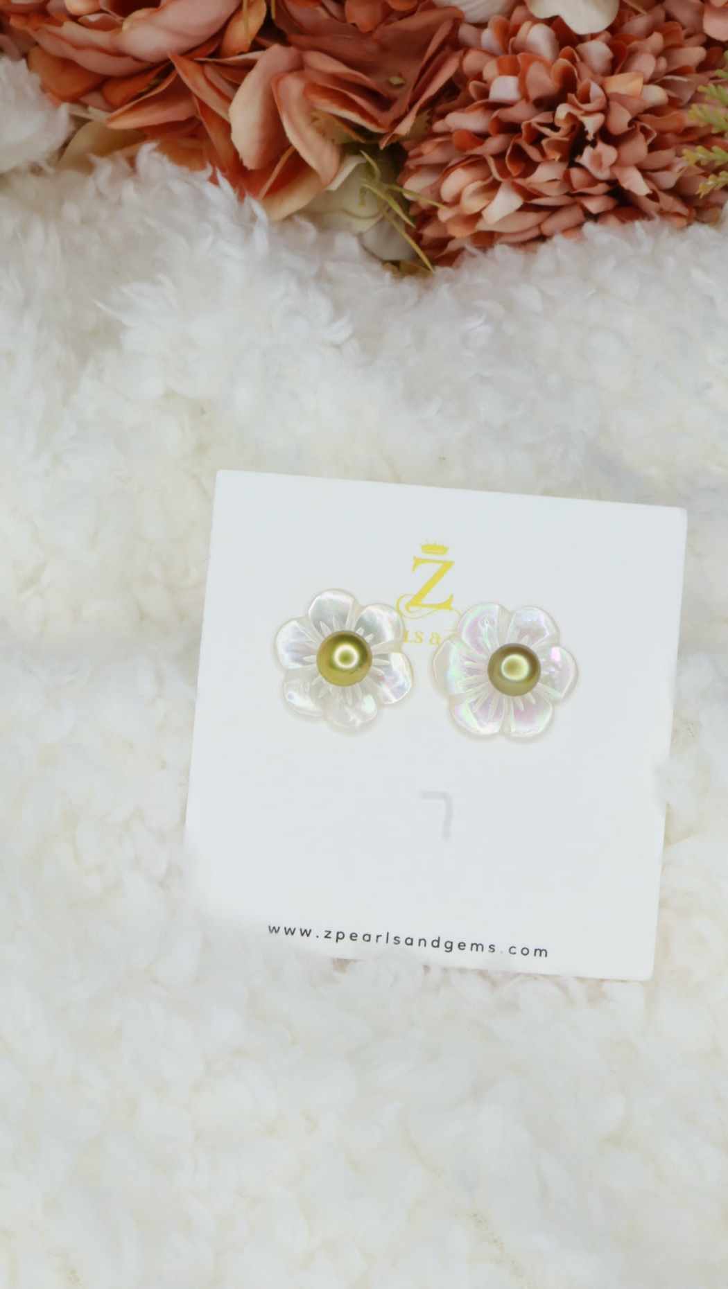 Mother of Pearl flower stud earrings