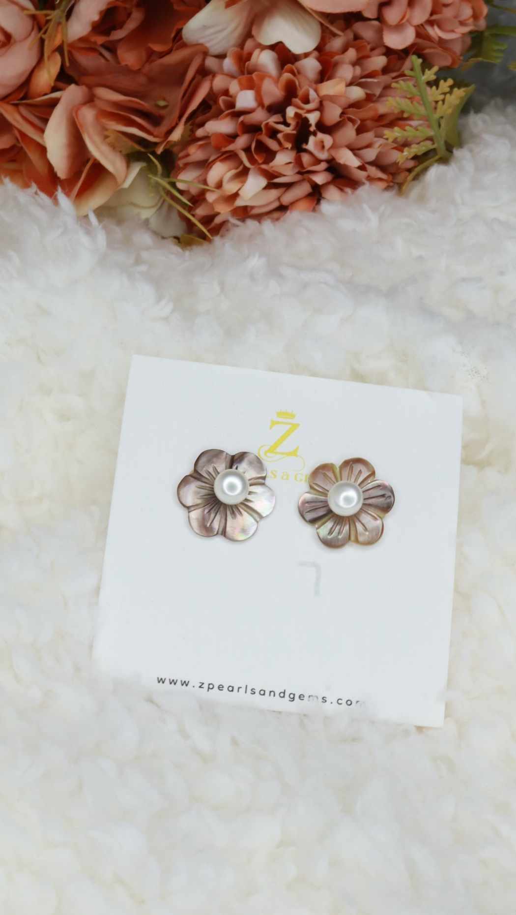 Mother of Pearl flower stud earrings