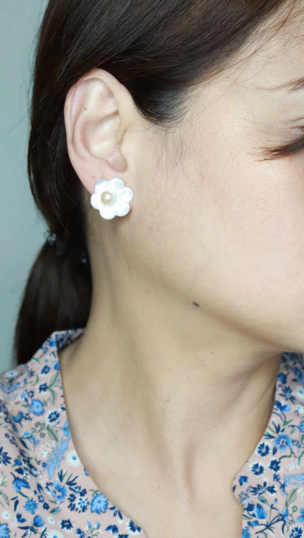 Mother of Pearl flower stud earrings