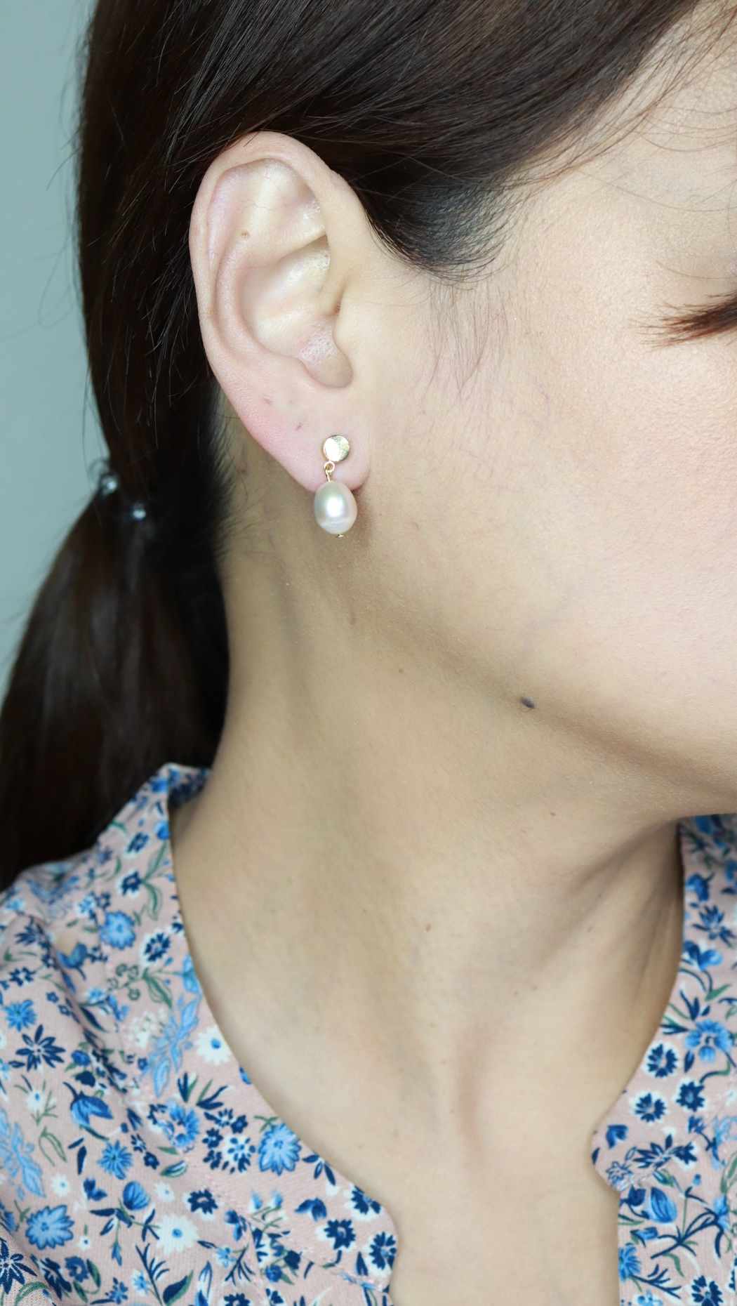 Purplish simple drop pearl earrings