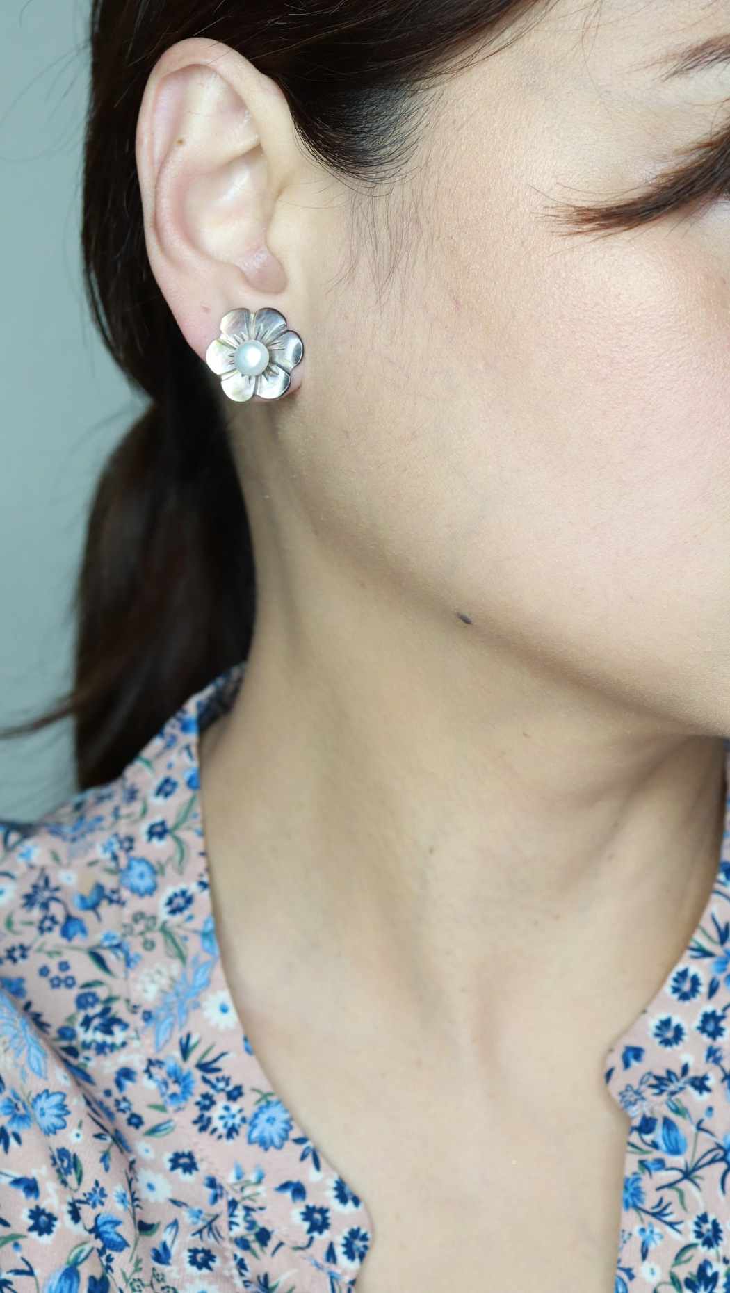 Mother of Pearl flower stud earrings