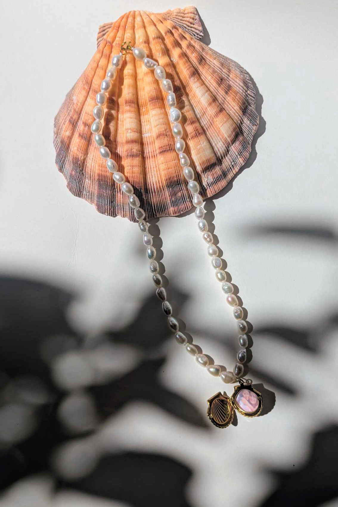 pearl necklace with locket